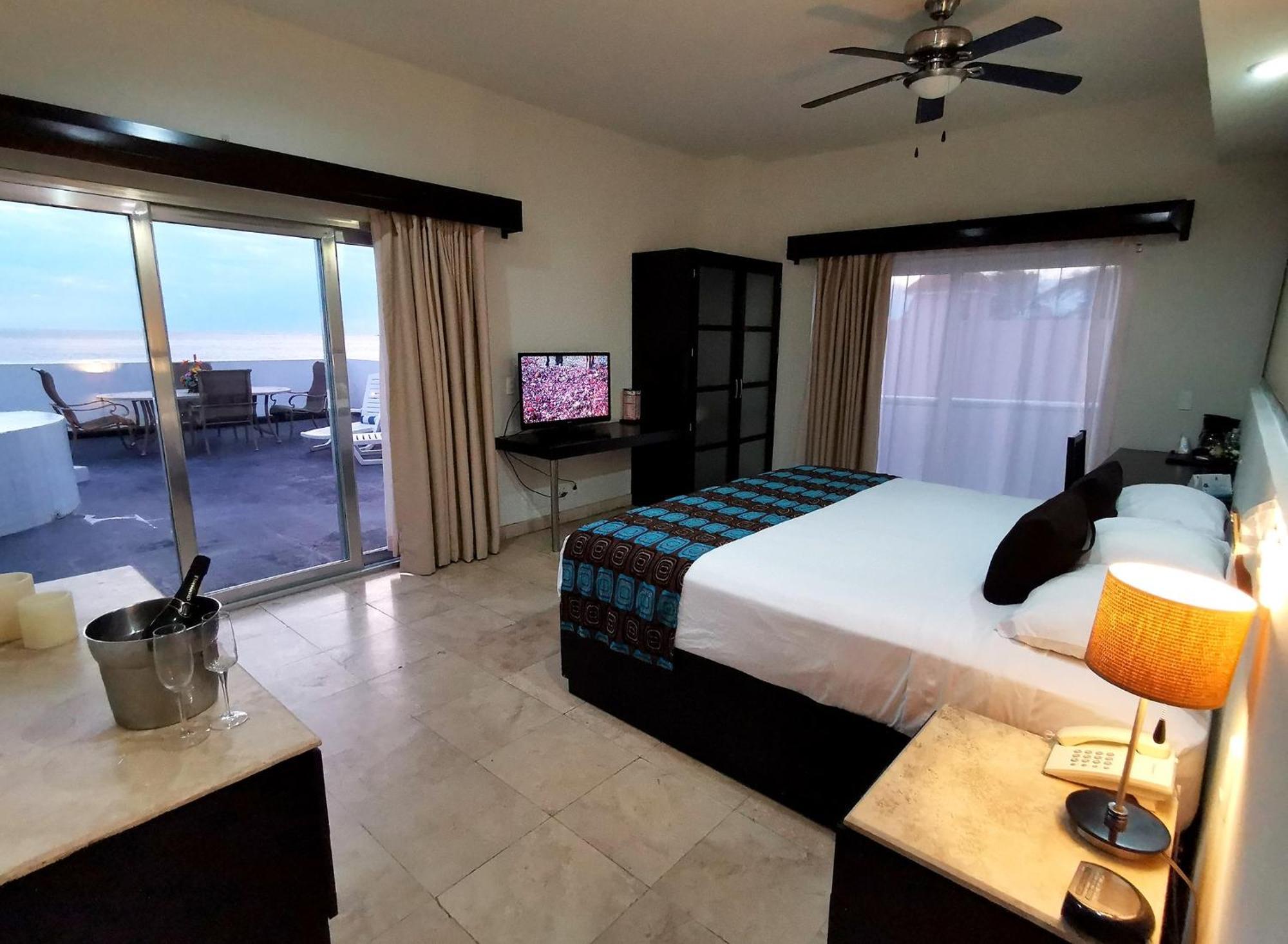 Coral Island Beach View Hotel Mazatlan Exterior photo